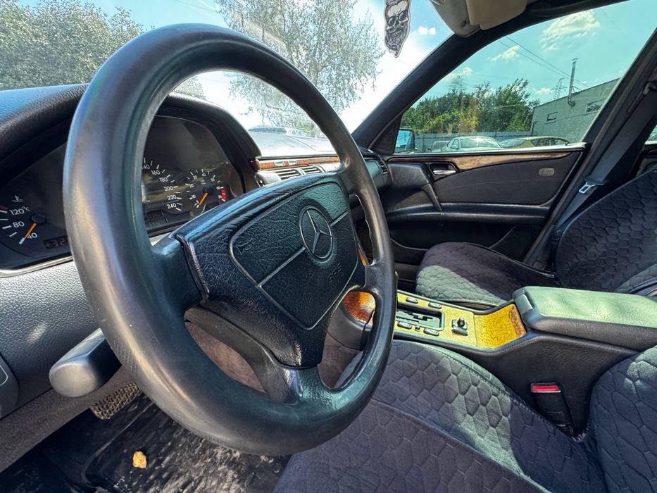 Продам Mercedes-Benz 2л Газ-бензин Автомат