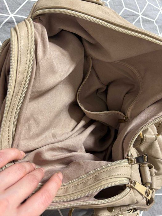Містка м'яка жіноча шкіряна сумка з середніми ручками 38х25х13 см