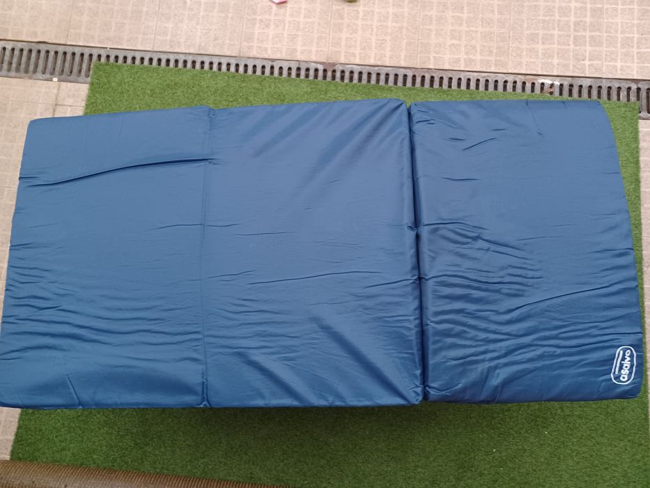 Colchão de cama de viajem marca asalvo.