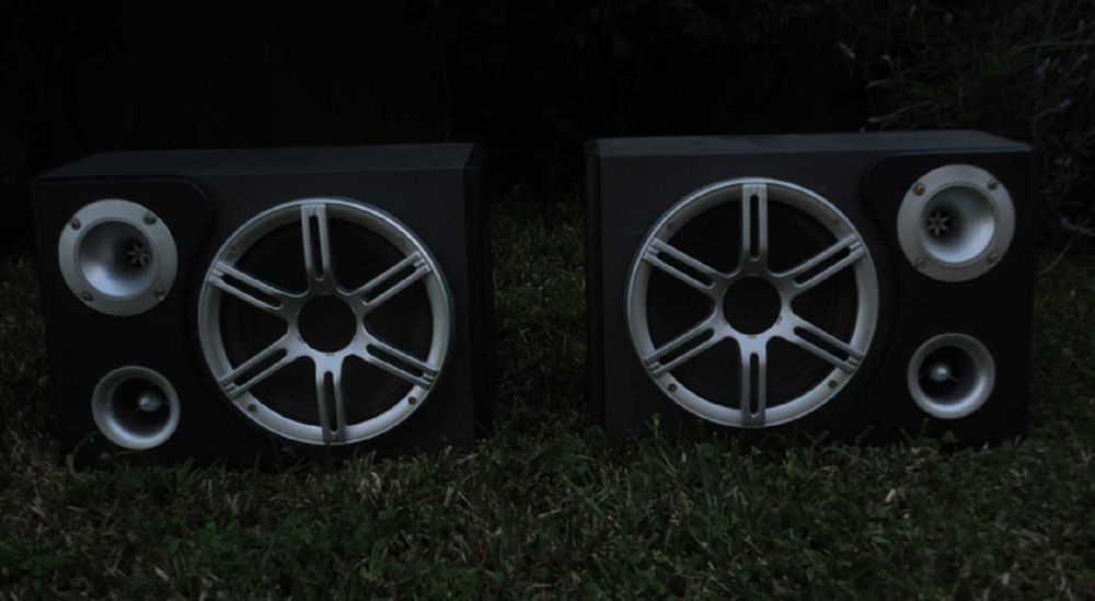 Duas colunas de duas vias Subwoofer e Twiter