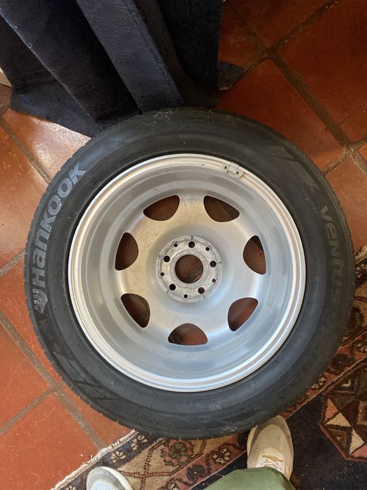 Pneu com jante mercedes