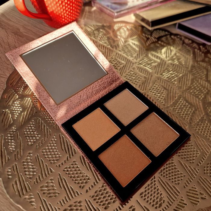 Essence, Pure Nude Sunlighter Palette (Paleta rozświetlaczy
