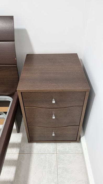 Cama Casal Estrado Mesinhas Cabeceira Cómoda