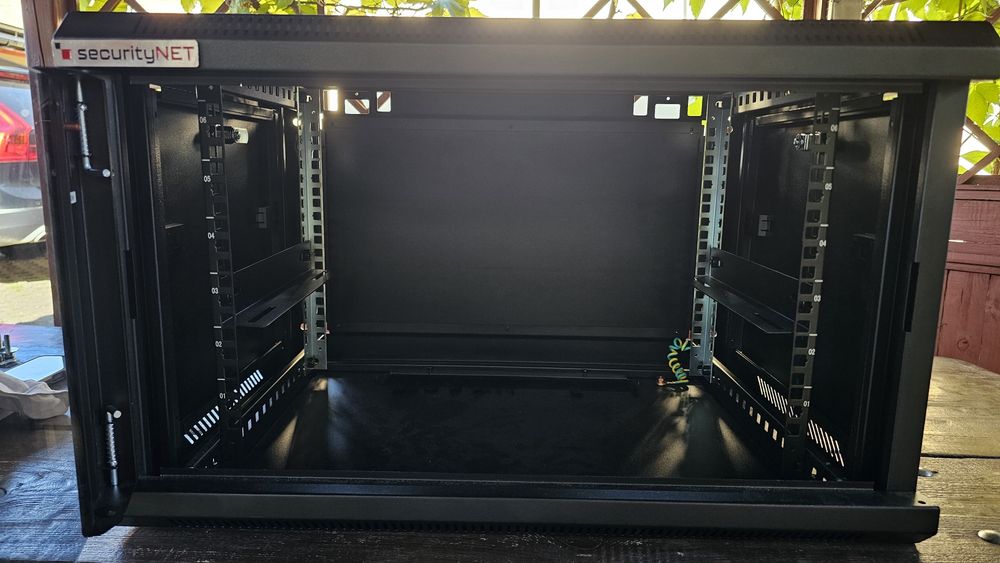 Szafa rack wisząca 6U 600x450 CCSW-0604-06U SECURITYNET