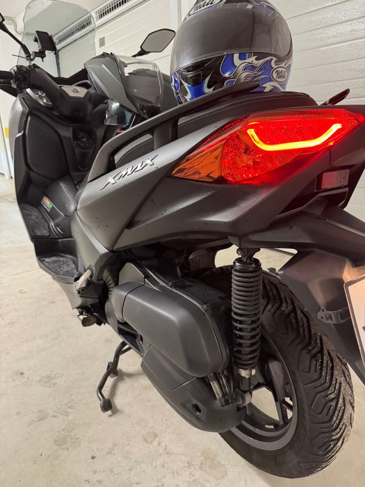 Vendo XMax 125 - moto de garagem