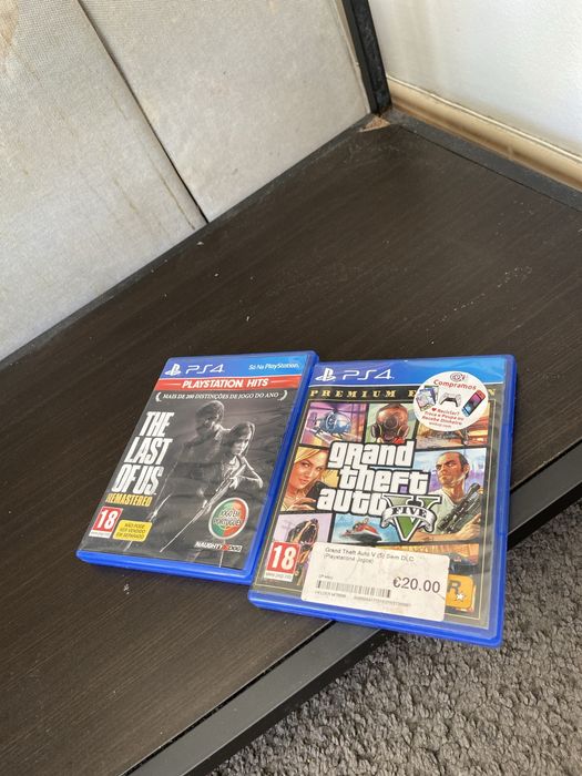 Ps4 seminova 1 controle e 2 jogos
