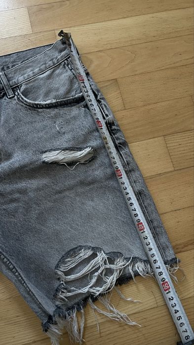 Чоловічі джинсові шорти Bershka рвані сірі розмір 42 (32) графітові