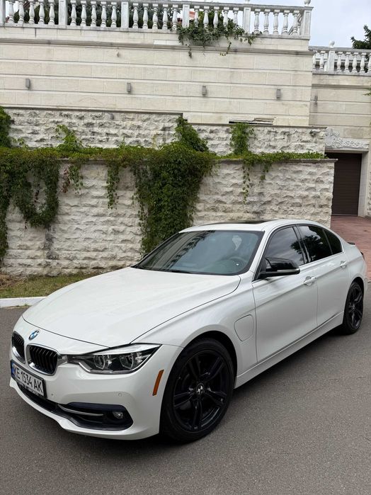 Продаю BMW 330e 2017р