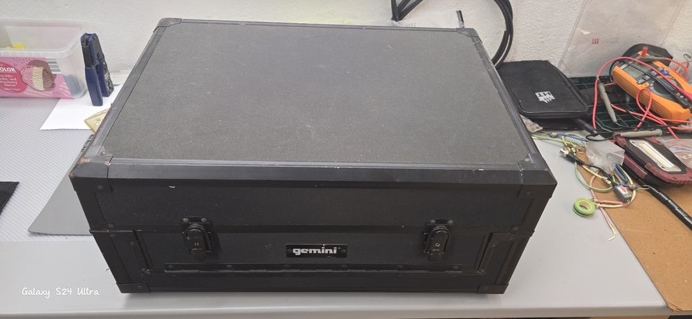 Mesa de DJ GEMINI 3700G Proficional