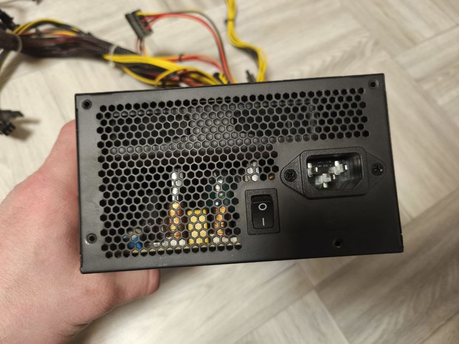 Блок питания chieftec gps 600a8 600w на пломбе