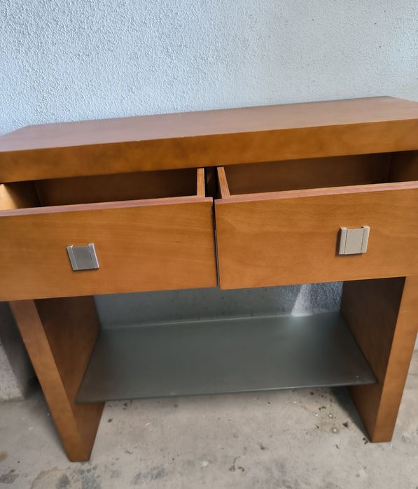 Móvel de entrada em madeira