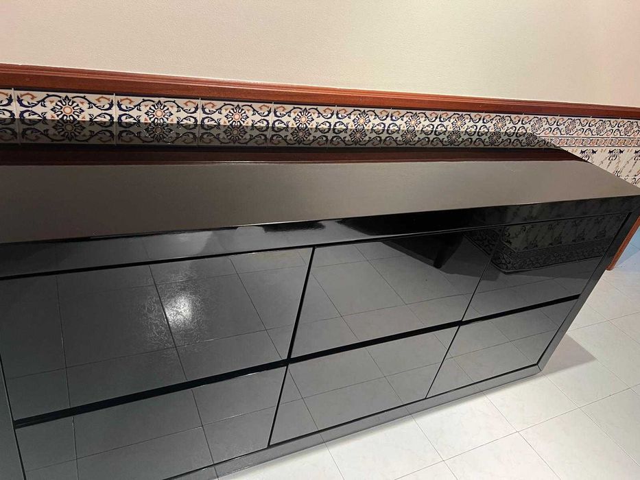 Aparador preto lacado 6 divisórias