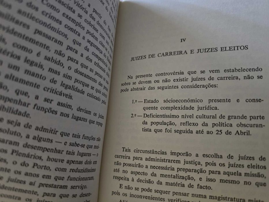 Para uma Justiça Democrática - João Alcides de Almeida