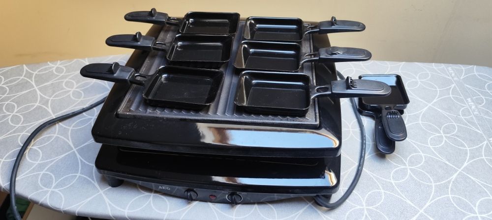 Sprzedam grill elektryczny raclette AEG z 8 łopatkami