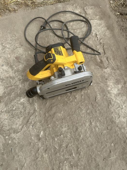 Zagłębiarka DeWalt DWS520 z szyną