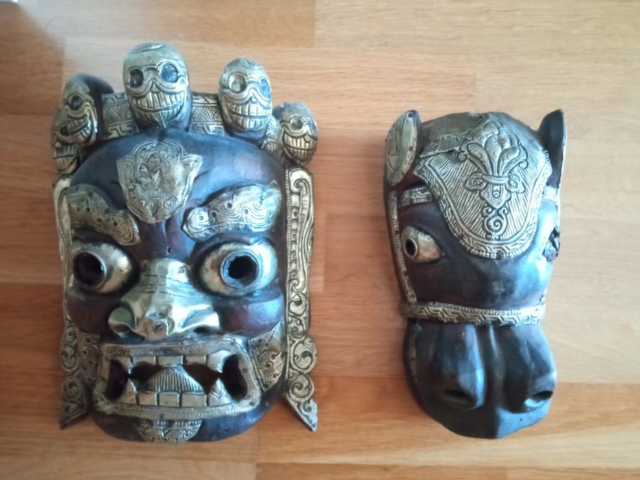 Máscaras decorativas africanas e asiáticas