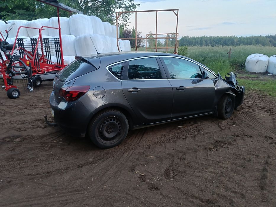 Opel Astra J, na części