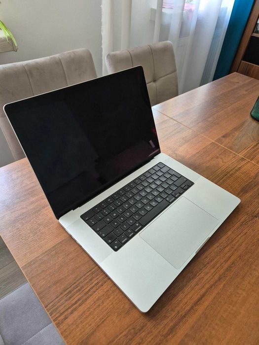 MacBook Pro 16" (2023) – Apple M3 Pro, 18 GB RAM, 512 GB SSD – stan idealny