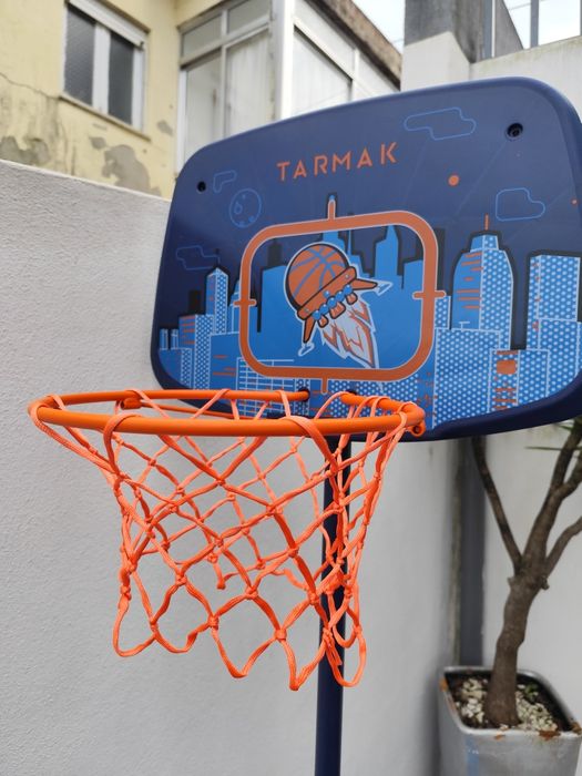 Cesto de basquetebol para criança
