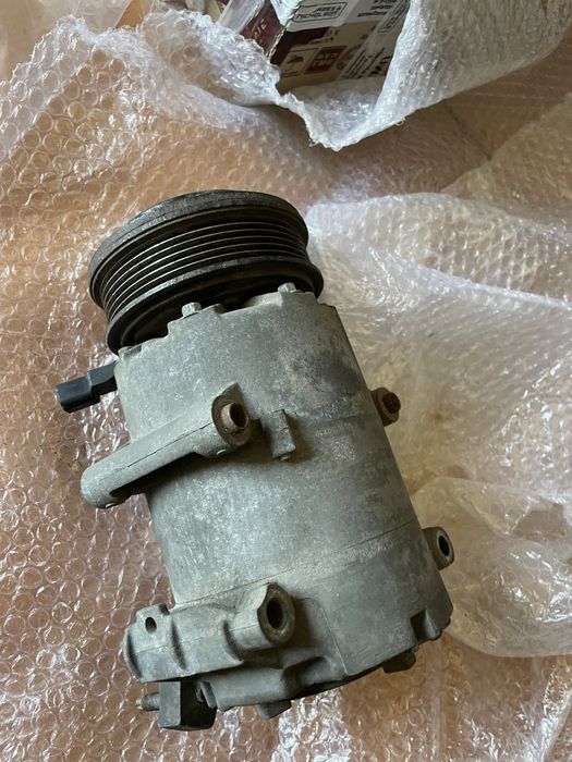 Компресор кондиціонера Форд Ford 19D629-BB