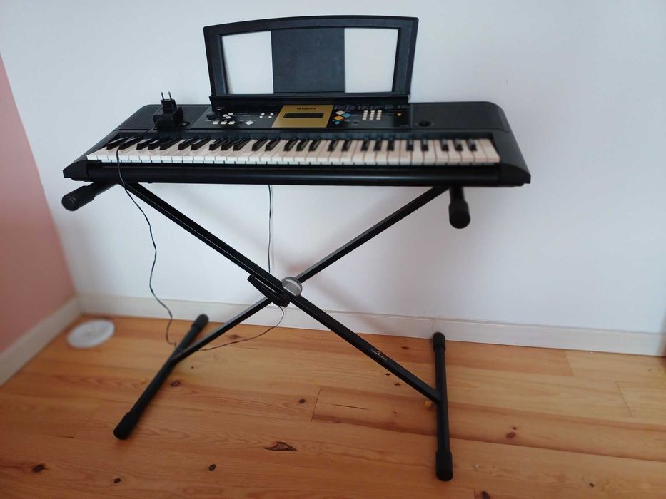 Teclado digital Yamaha YPT-220