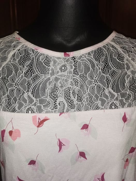 T-shirt rendada nova tamanho S