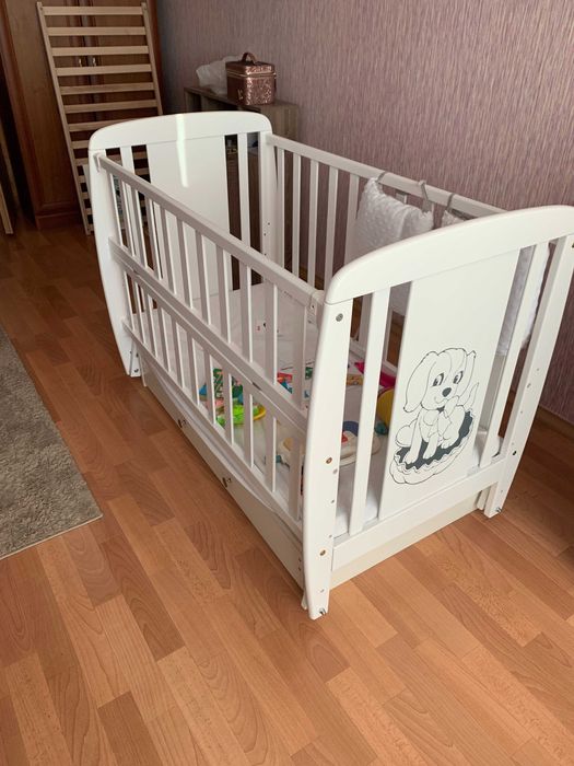 Продам Дитяче ліжечко Дубик - М з шуляхлядою та маятником + матрас
