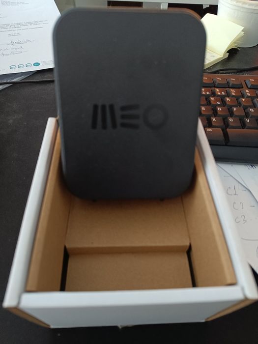 Wi-Fi Extender D2150G MEO Altice Novo na caixa, nunca usado.