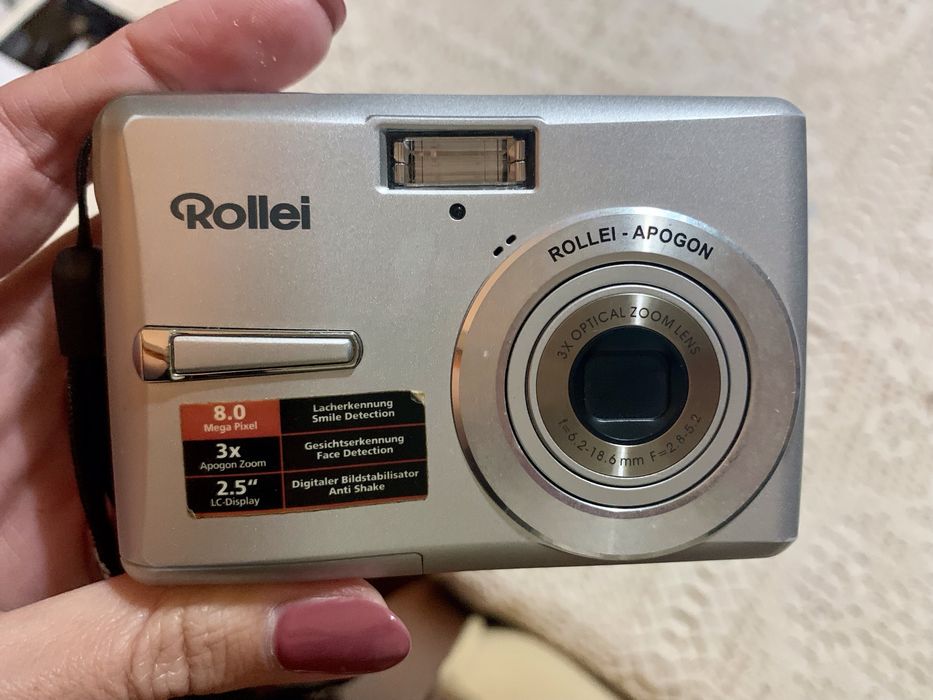 Máquina fotográfica Rollei com capa