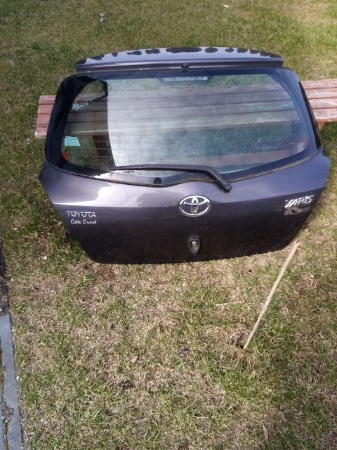 Klapa toyota yaris II 1.4 d4d tył