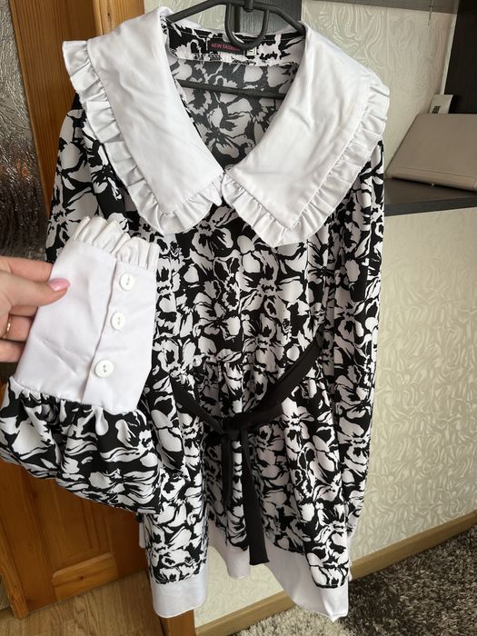 Сукня з комірцем міні