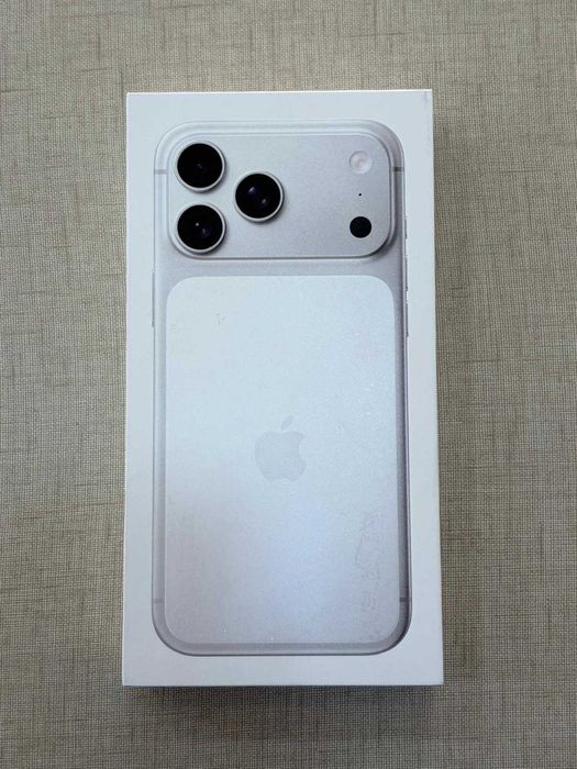 Iphone 17 Pro Max Silver - Novo
