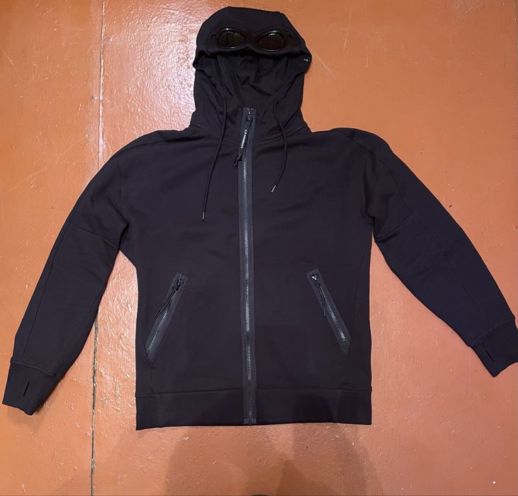 Продам оригинальный зип худи C.P. Company