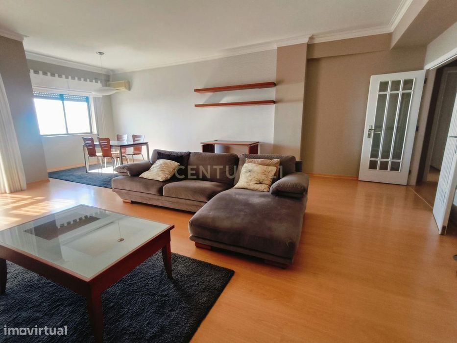 Fantástico T4 de 175 m² com Vista Rio e excelente  Localização na Póvo