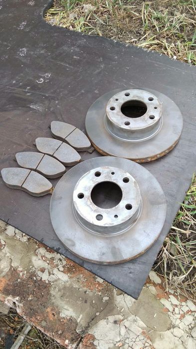 Тормозний диск передній R15