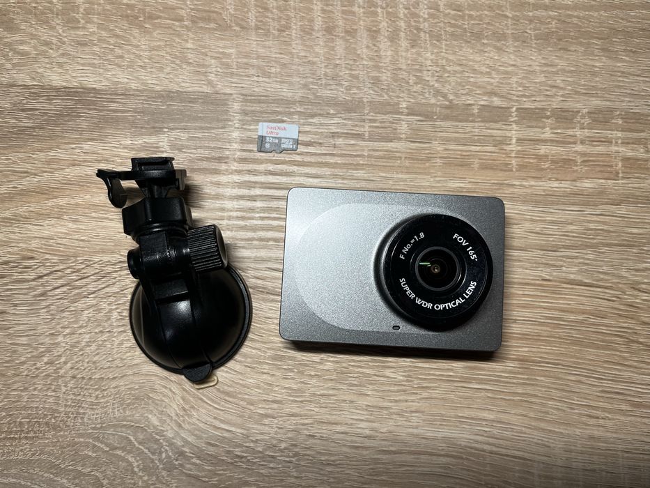 Відеореєстратор  Yi Car DVR1080 WiFi YCS.1015.CN + SanDisk Ultra 32GB