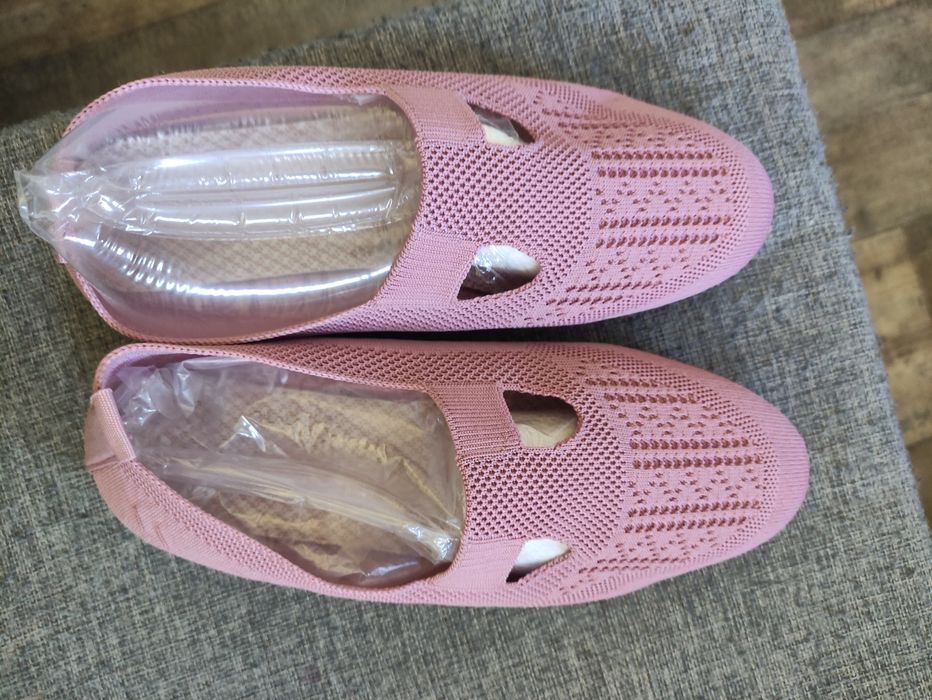 Nowe oddychające,wsuwane damskie buty