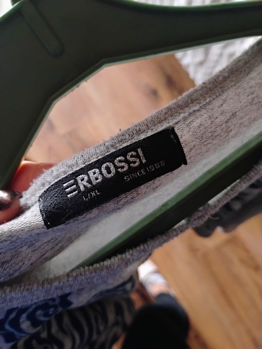 Sweter damski z różami NOWY