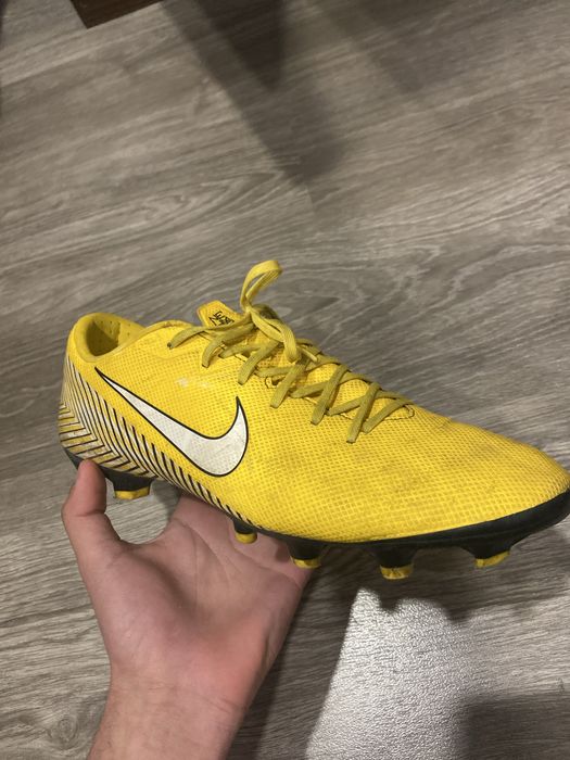 chuteira amarela da nike tamanho 42,5