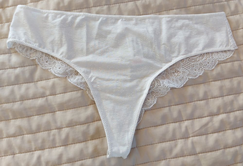 Nowe stringi Reserved, rozm. S