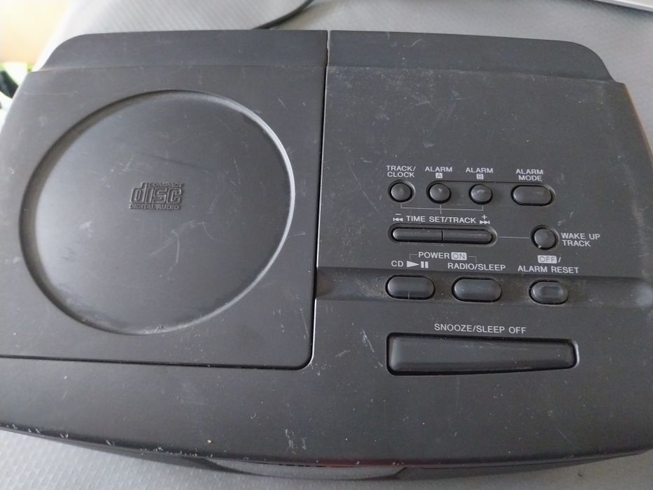 Despertador / radio / cd impecavel
