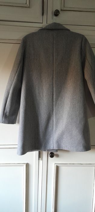 Canadiana cinza claro com bolsos