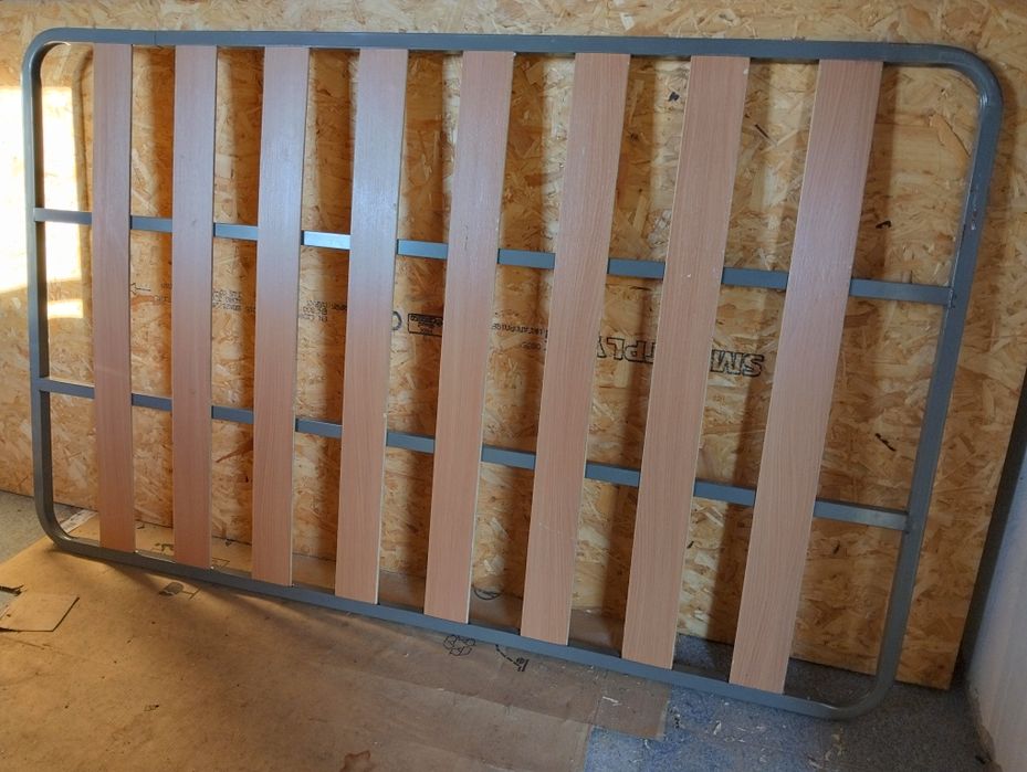 Vendo estrado cama solteiro