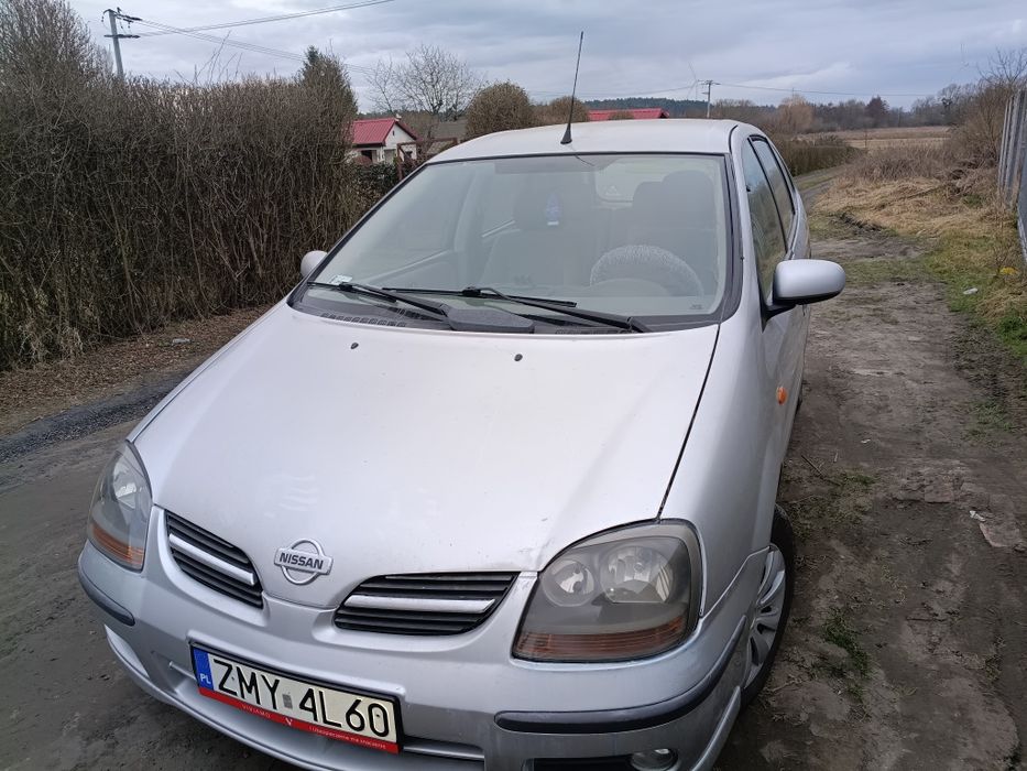 Nissan Almera Tino