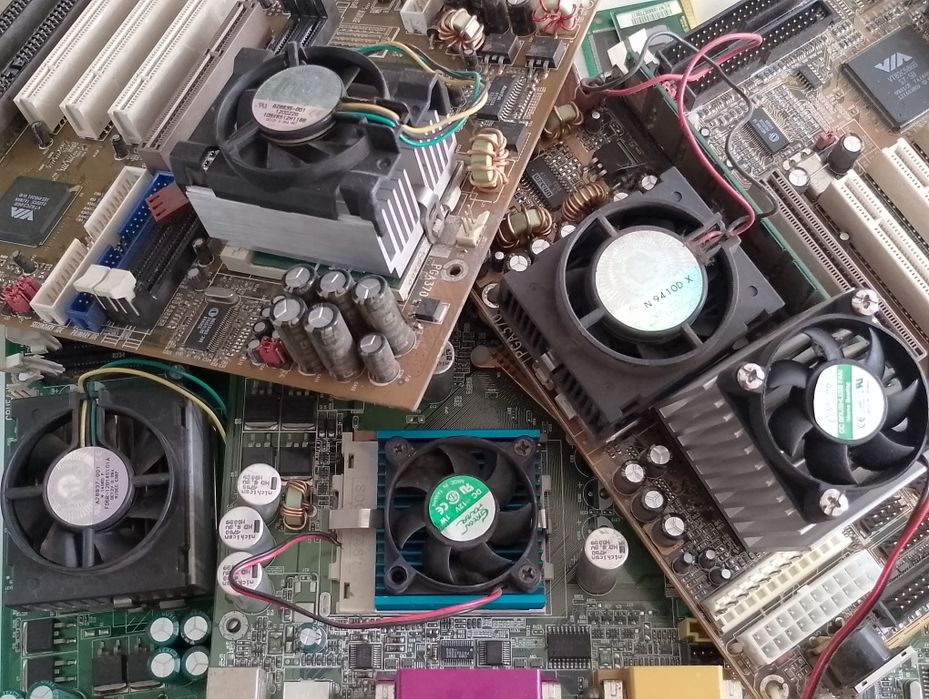 Оперативная память  SDRAM PC133 - 256 MB.