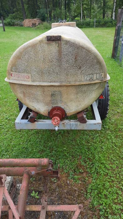 Beczka do wody na kółkach