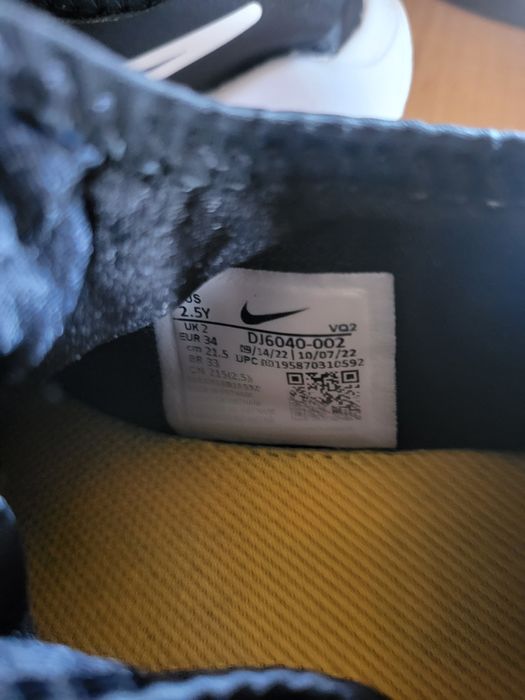 Красовки Nike  оригинальные 34 размер