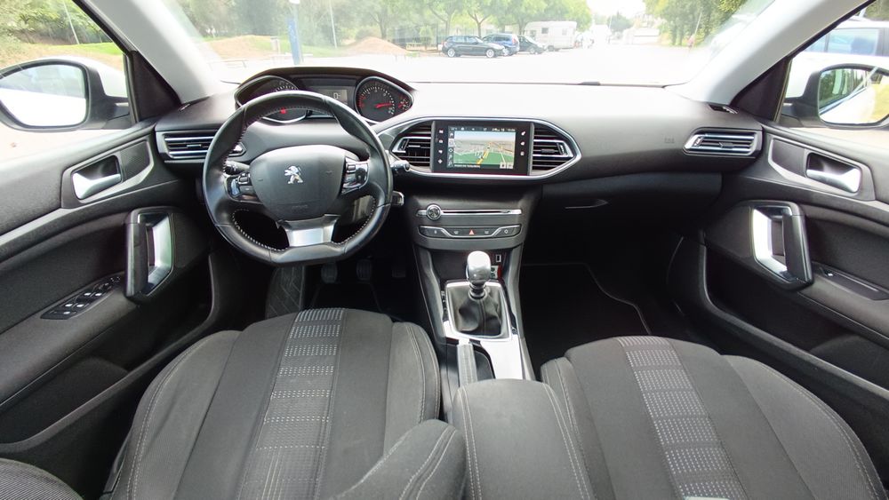 Peugeot 308 — fotografia 5