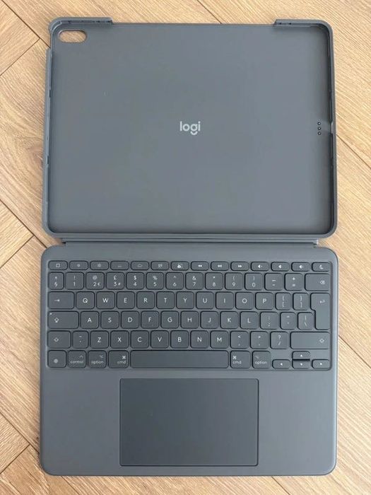 Logitech Combo Touch etui + klawiatura z gładzikiem | IPad Air 13’, M2, M3