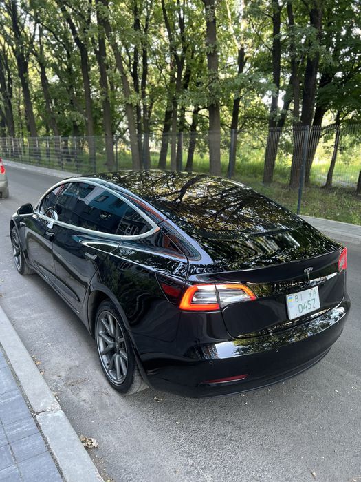 Продам Теслу 2019 рік